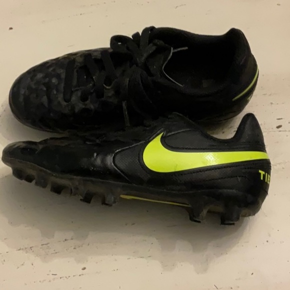 Black and Yellow Textured Sneakers - Picture 4 of 8